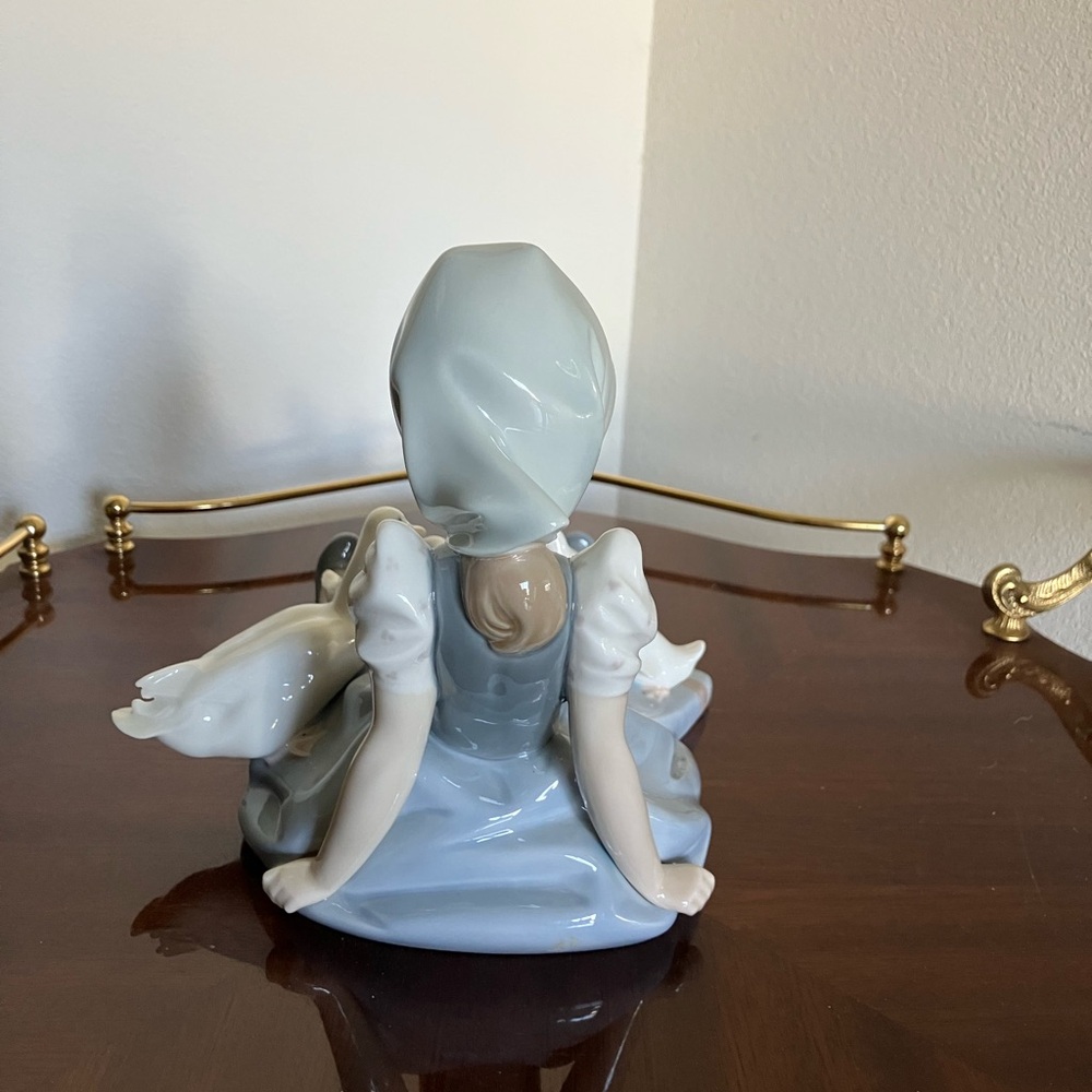 ‼️REDUCED ‼️🪿Rare Find Vintage Retired Llardo Figurine 🪿 - Picture 4 of 6